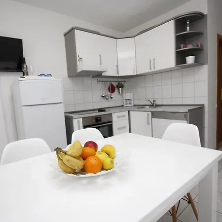 Apartment By The Sea - 15840