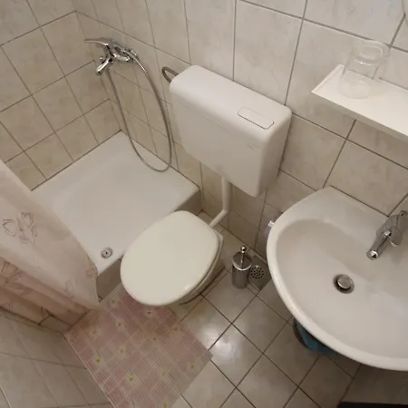 Apartment By The Sea - 15840